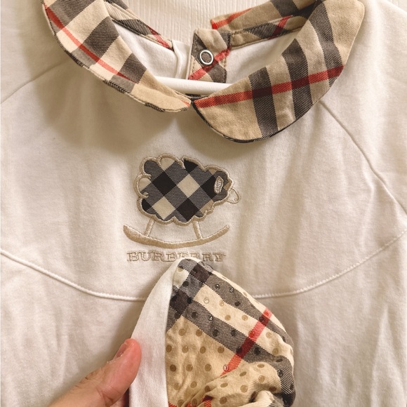 Burberry sheep romper / footie / sleeper - Picture 4 of 4